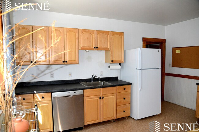 8 Adams Ter, Unit a in Cambridge, MA - Building Photo - Building Photo