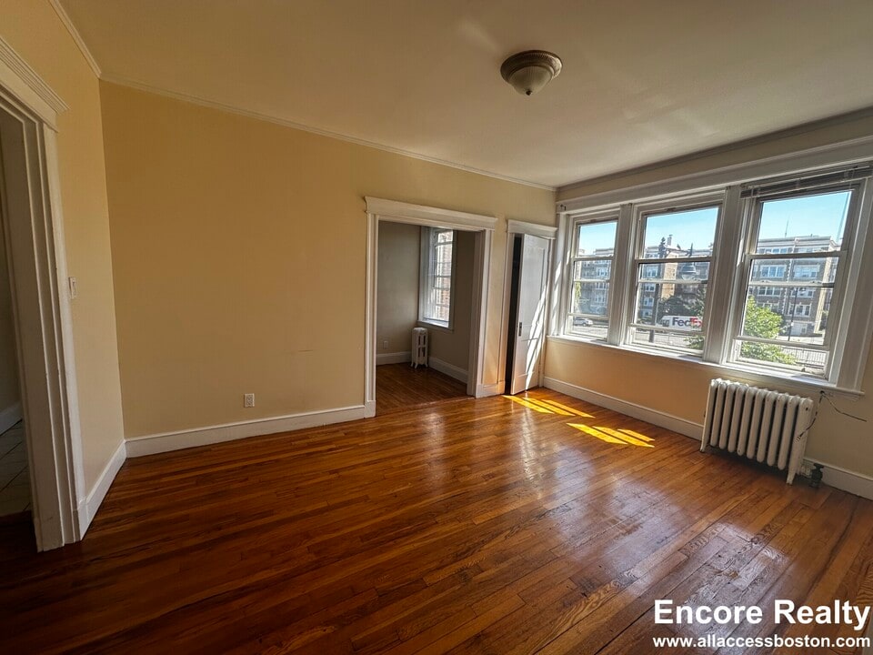 1637 Commonwealth Ave, Unit 7 in Boston, MA - Building Photo