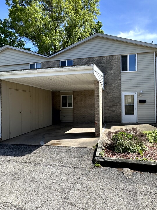 14 Florentine Ct in Pekin, IL - Foto de edificio