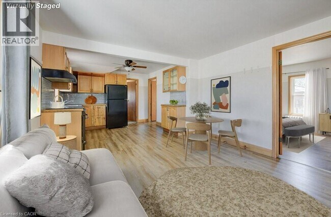 208 Ottawa Street S in Kitchener, ON - Building Photo - Building Photo