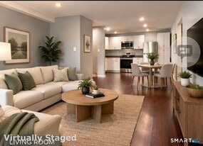 106 Oakwood Ave in West Hartford, CT - Building Photo