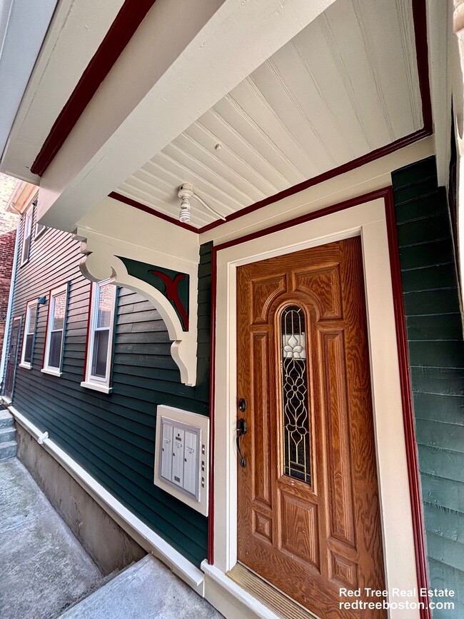 46 Aspinwall Ave, Unit 2F in Brookline, MA - Foto de edificio - Building Photo