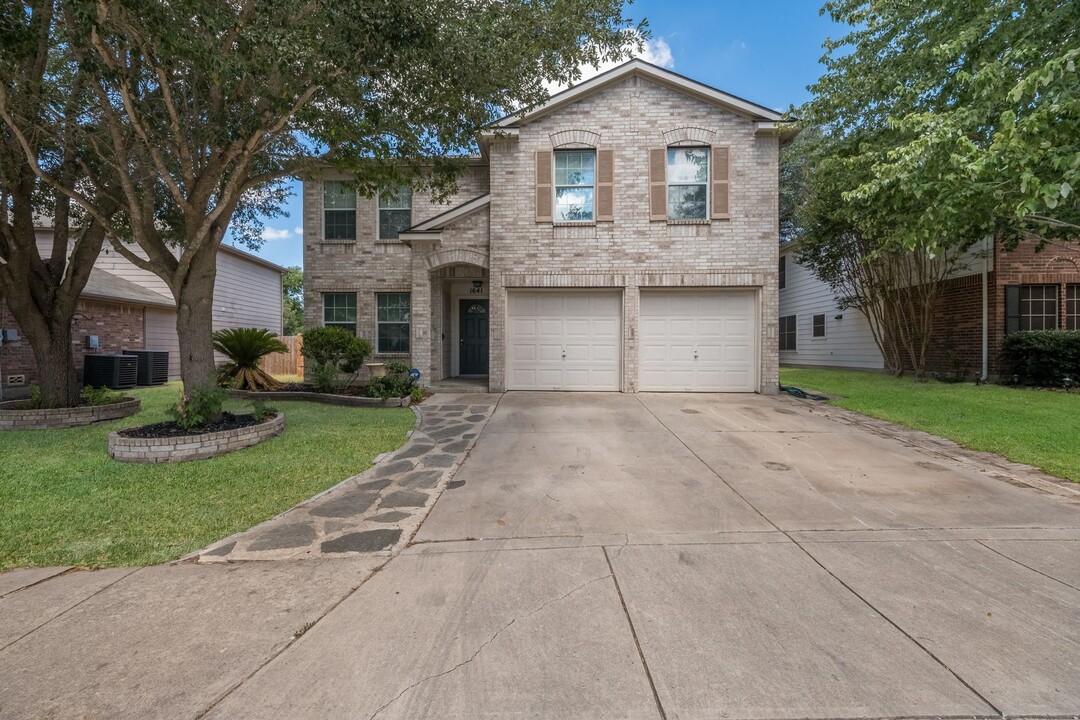 1641 Rolling Brook Ln in Schertz, TX - Foto de edificio