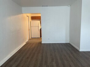 225 W Birch Ave in Fresno, CA - Building Photo - Building Photo