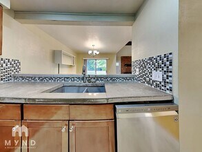 2002 S Helena St in Aurora, CO - Foto de edificio - Building Photo