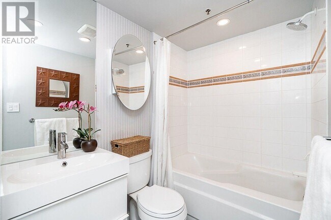 27 Alexander St in Vancouver, BC - Building Photo - Building Photo
