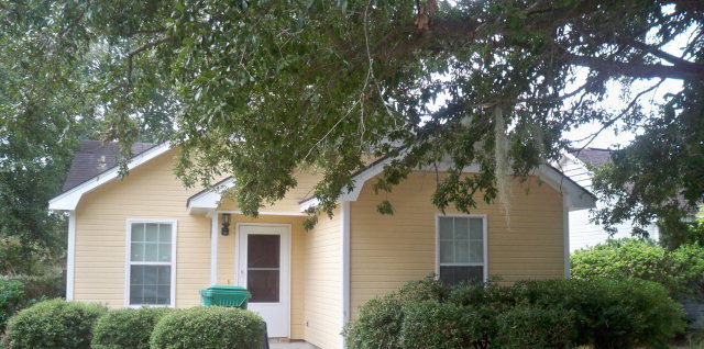 201 Blue Pool Dr in Valdosta, GA - Building Photo - Building Photo