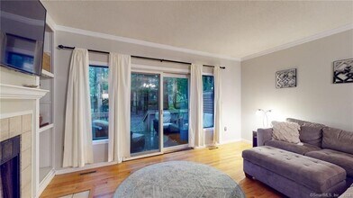 3 Sterling Pl in Avon, CT - Building Photo - Building Photo