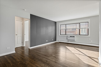 6816 N Ridge Blvd, Unit 306 in Chicago, IL - Building Photo - Building Photo