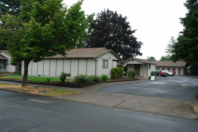 Highland Manor Annex in Salem, OR - Foto de edificio - Building Photo