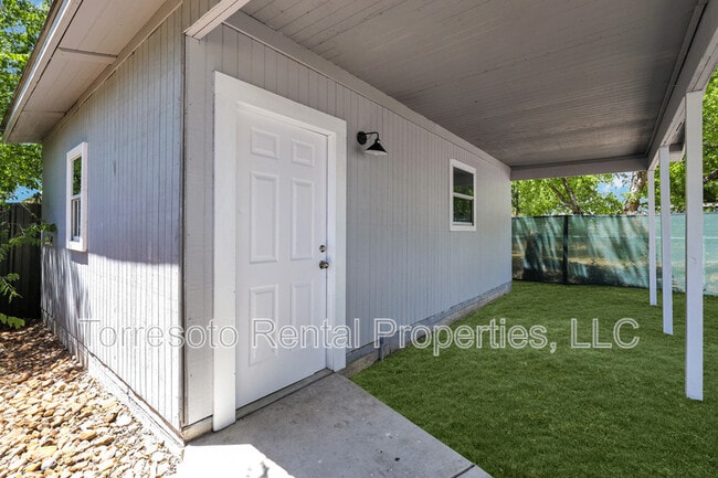 property at 3122 W César E Chávez Blvd