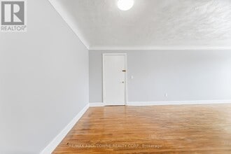 1031 Churchill Ave in Oakville, ON - Building Photo - Building Photo