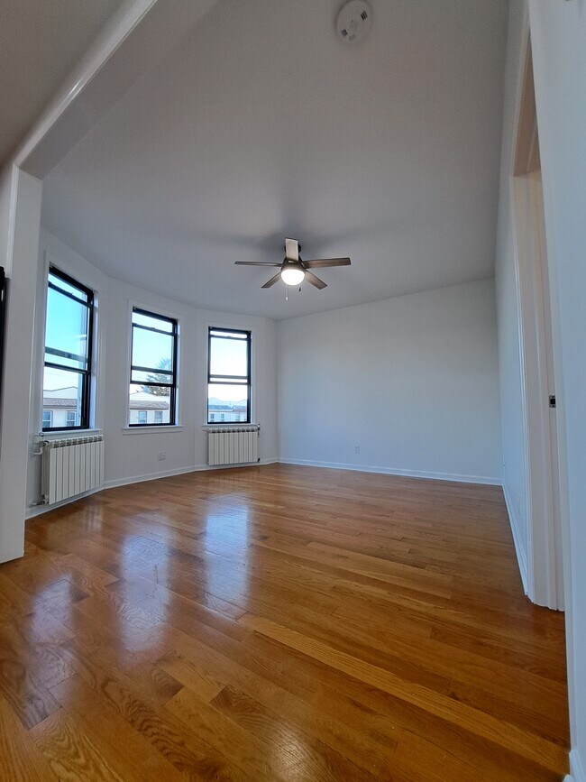 5947 57th Dr Apartments and Nearby Maspeth Apartments For Rent Maspeth, NY