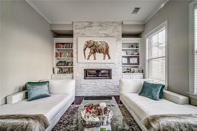 property at 1913 Townsend Ct