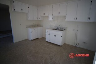 209 E Warren Ave in Bakersfield, CA - Building Photo