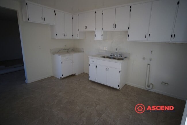 property at 209 E Warren Ave