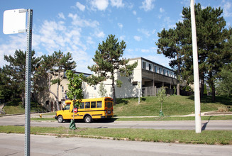 14 Tandridge Cres in Toronto, ON - Building Photo - Building Photo