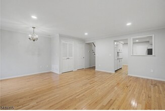 6 Exeter Rd in Bedminster, NJ - Foto de edificio - Building Photo