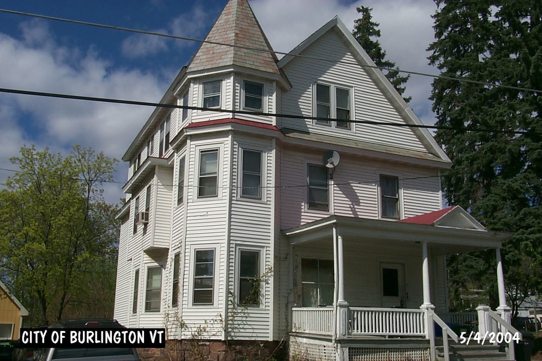 32 Brookes Ave, Unit 1 in Burlington, VT - Foto de edificio