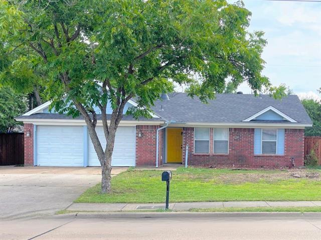 319 Marshall Creek Rd in Roanoke, TX - Building Photo