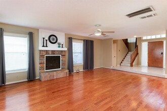 2458 Parkwood Ln in Sugar Land, TX - Building Photo - Building Photo