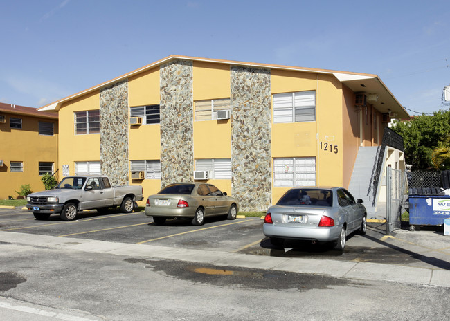 1215 W 66th St in Hialeah, FL - Building Photo - Building Photo