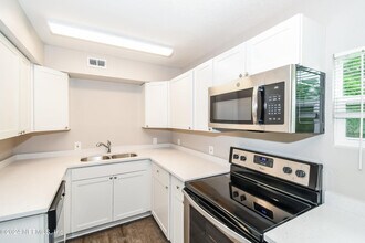 6533 Burgundy Rd S in Jacksonville, FL - Building Photo - Building Photo