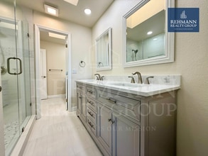 6331 Caminito Andreta in San Diego, CA - Foto de edificio - Building Photo