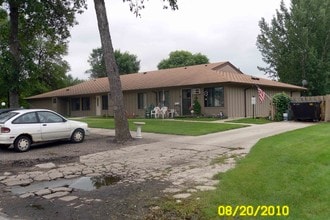Casselton Manor in Casselton, ND - Foto de edificio - Building Photo