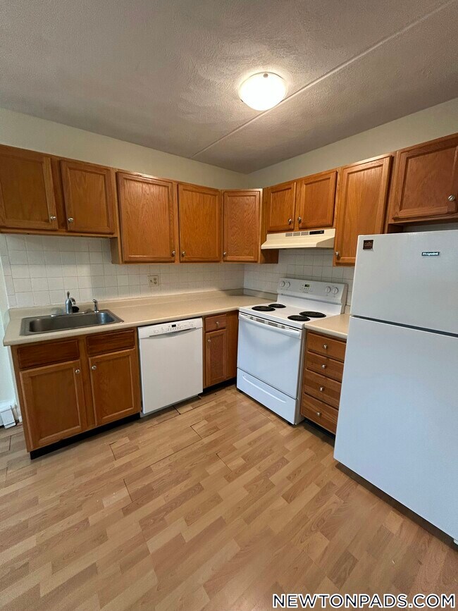 175 Adams St in Newton, MA - Building Photo - Building Photo