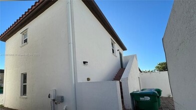17170 SW 93rd St in Miami, FL - Building Photo - Building Photo