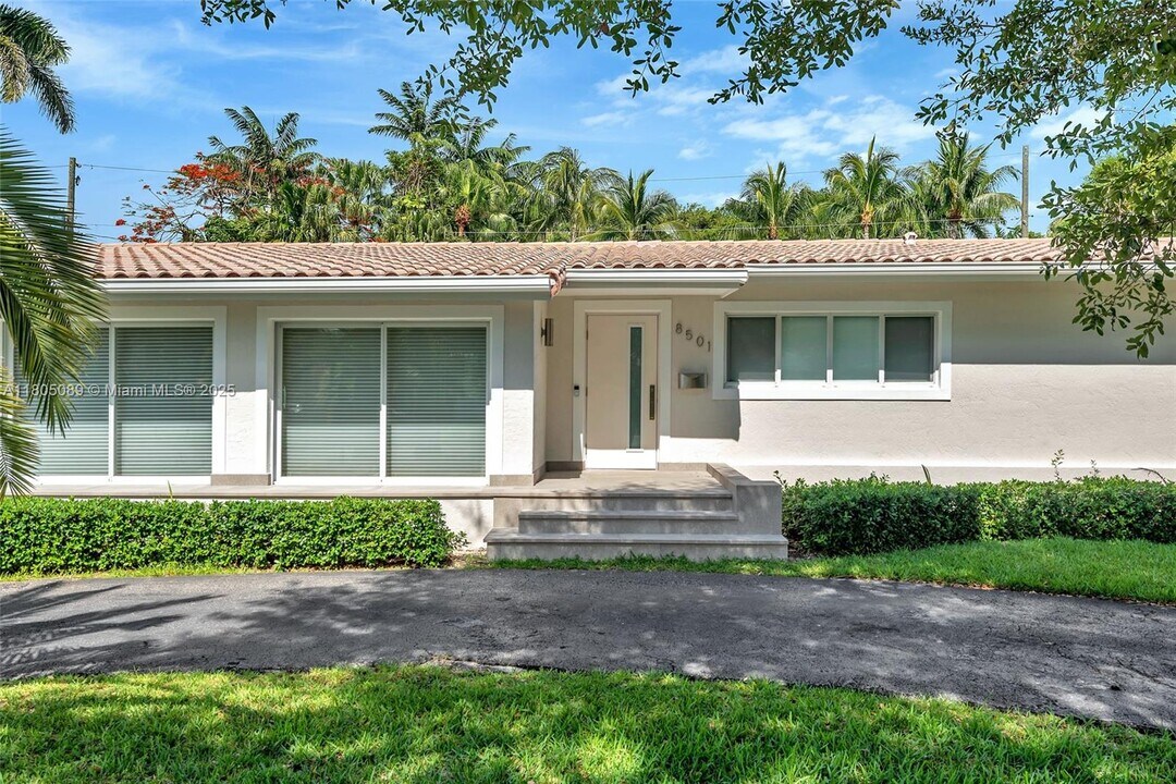 8501 SW 54th Ct in Miami, FL - Building Photo