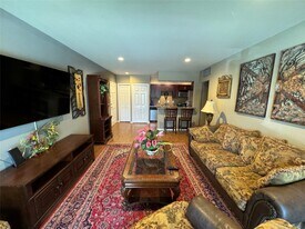 2220 S Piney Point Rd in Houston, TX - Building Photo