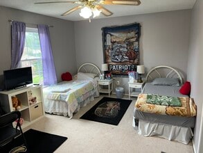 391 Danbury Ln in East Brunswick, NJ - Building Photo - Building Photo