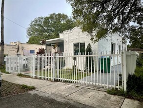 1284 NW 39th St in Miami, FL - Building Photo - Building Photo