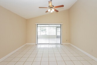 1019 Apopka Woods Ln in Orlando, FL - Foto de edificio - Building Photo