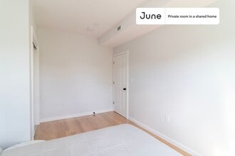 Private bedroom in 3 bed/2 bath Home in Boston, MA - Building Photo - Building Photo
