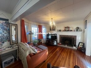 10 Townsend Rd, Unit 1B in Belmont, MA - Foto de edificio - Building Photo