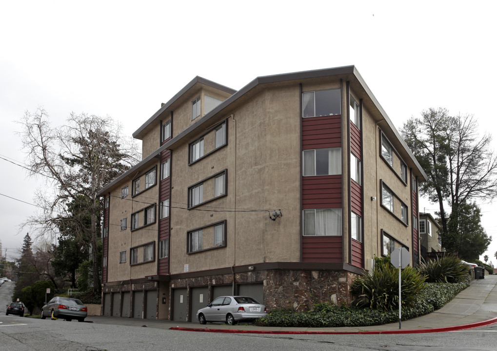 2500 Ivy Dr in Oakland, CA - Building Photo