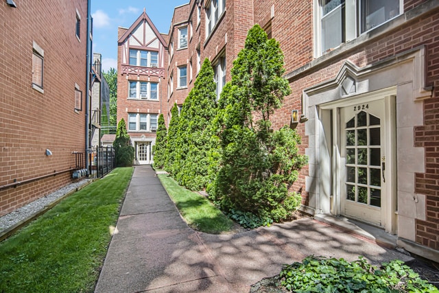 2922.5 N Sacramento Ave in Chicago, IL - Building Photo