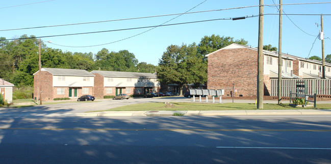 Woodbine Park Apartments in West Columbia, SC - Building Photo - Building Photo