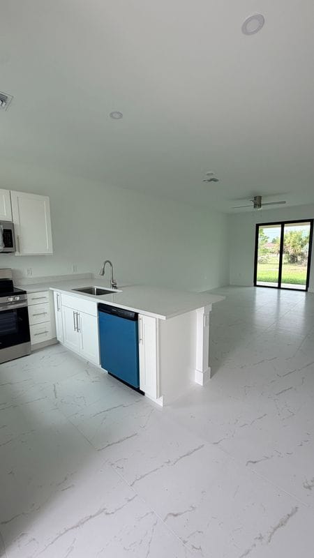 1105 Dean St E in Lehigh Acres, FL - Building Photo - Building Photo