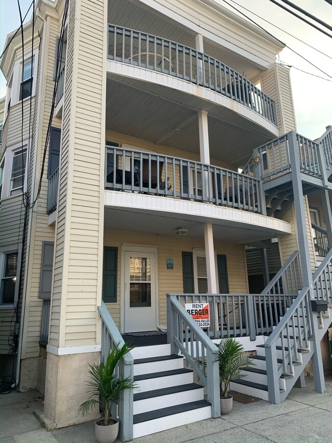property at 610 Chelsea Pl