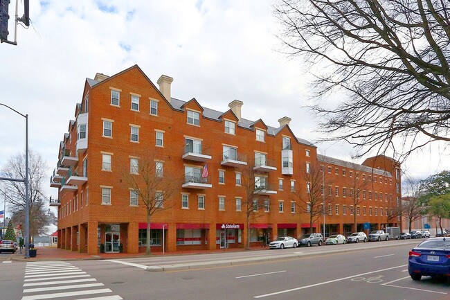 Crawford Square Condos in Portsmouth, VA - Building Photo - Building Photo