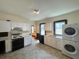 298A Highland Ave, Unit 3 in Somerville, MA - Building Photo