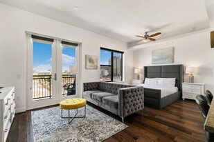 101 Bowen St in Dallas, TX - Building Photo