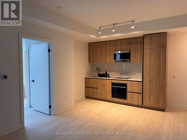 127 Broadway Ave in Toronto, ON - Building Photo - Building Photo