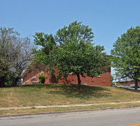 Pinewood Place in Lexington, KY - Building Photo - Building Photo