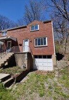 702 Maytide St in Pittsburgh, PA - Building Photo