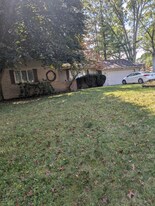 557 Murray Hill Dr in Youngstown, OH - Building Photo